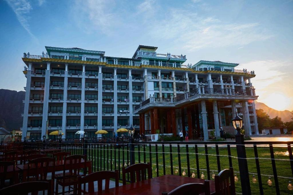 Thavisouk Riverside Hotel Vang Vieng Eksteriør bilde