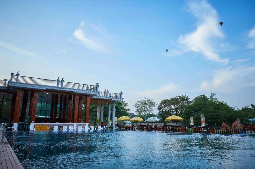 Thavisouk Riverside Hotel Vang Vieng Eksteriør bilde