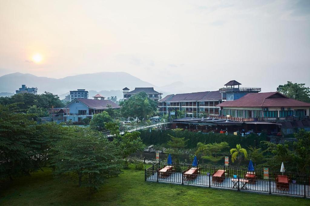 Thavisouk Riverside Hotel Vang Vieng Eksteriør bilde