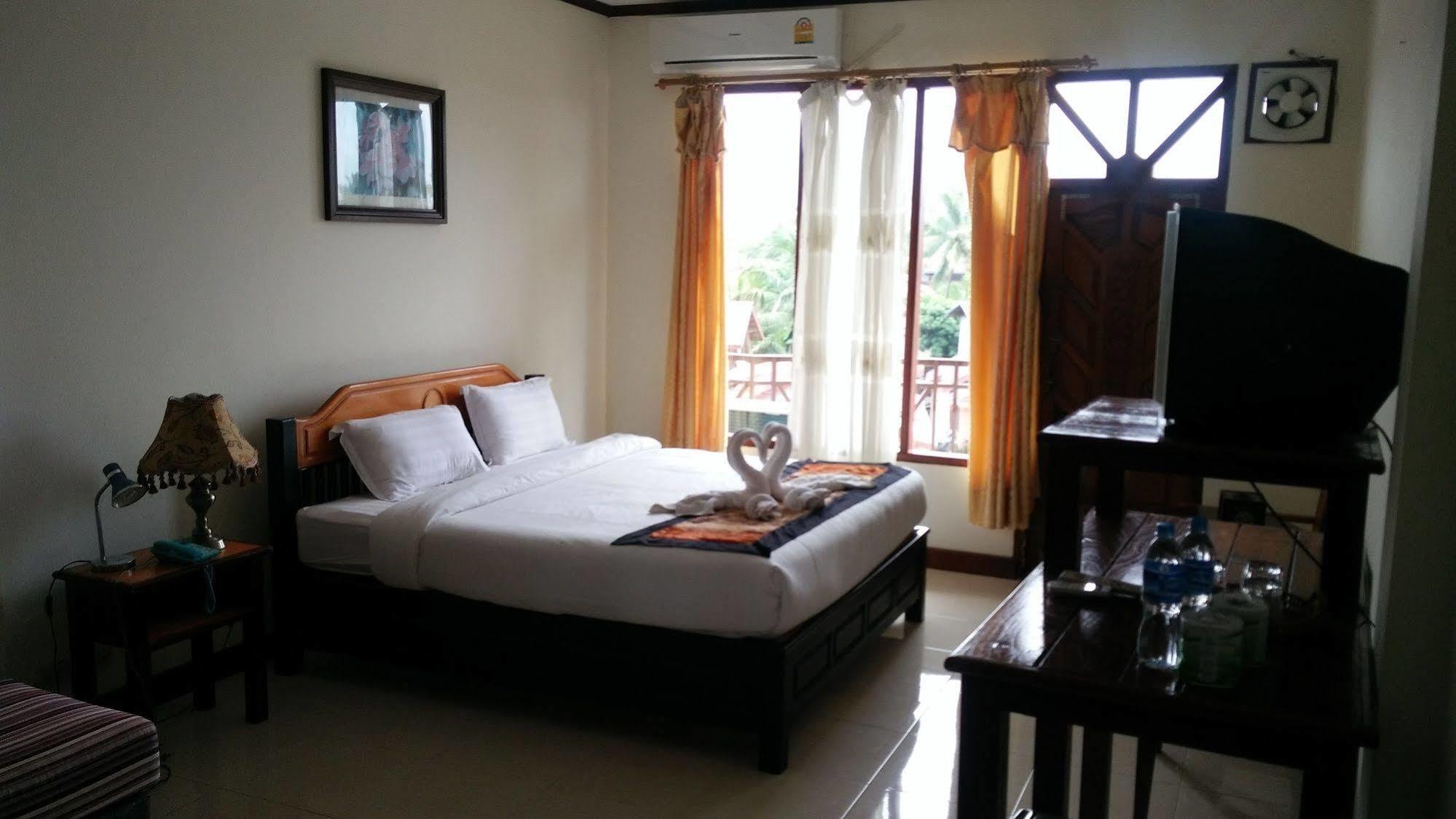 Thavisouk Riverside Hotel Vang Vieng Eksteriør bilde
