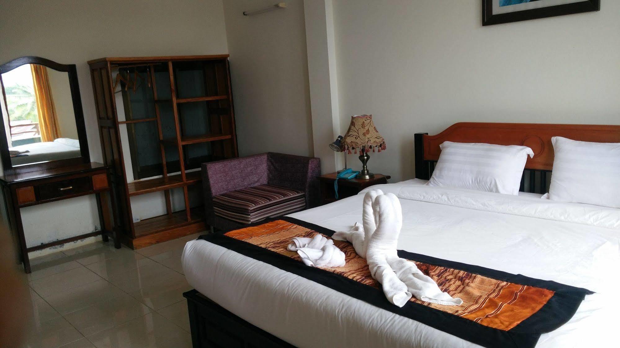 Thavisouk Riverside Hotel Vang Vieng Eksteriør bilde